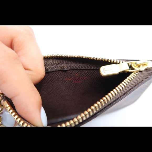 ♥️SOLD ♥️ Louis Vuitton Damier Ebene Key Pouch - Picture 7 of 8